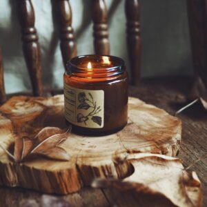 warm amber & sandalwood candle